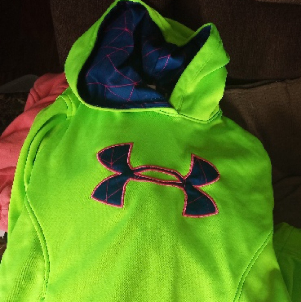Jounior large UA hoodie (Youth)